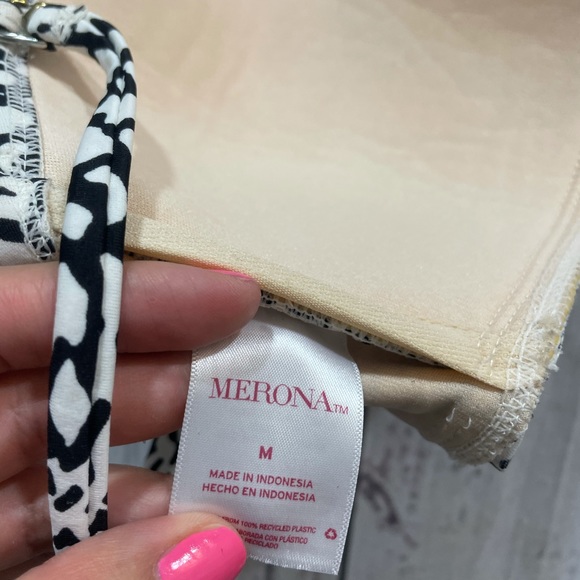 Medium fly away bandeau top swimwear-2 - Picture 6 of 6